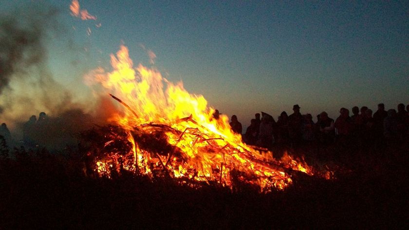Castle_an_Dinas_midsummer_bonfire_2009